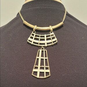 Elegant Gold Geometric Necklace